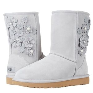 Rare UGG Classic Short Petal Seal Boots in Grey Size Woman's 8